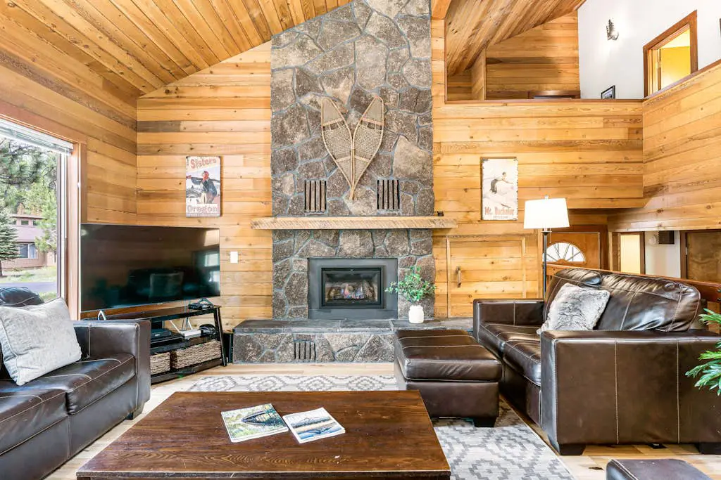 Dog-friendly home with private hot tub, pool access, & central AC - SHARC passes