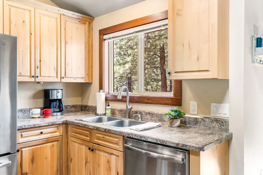 Dog-friendly home with private hot tub, pool access, & central AC - SHARC passes