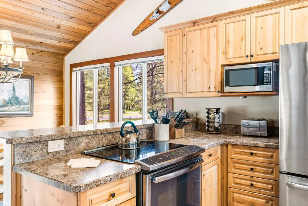 Dog-friendly home with private hot tub, pool access, & central AC - SHARC passes