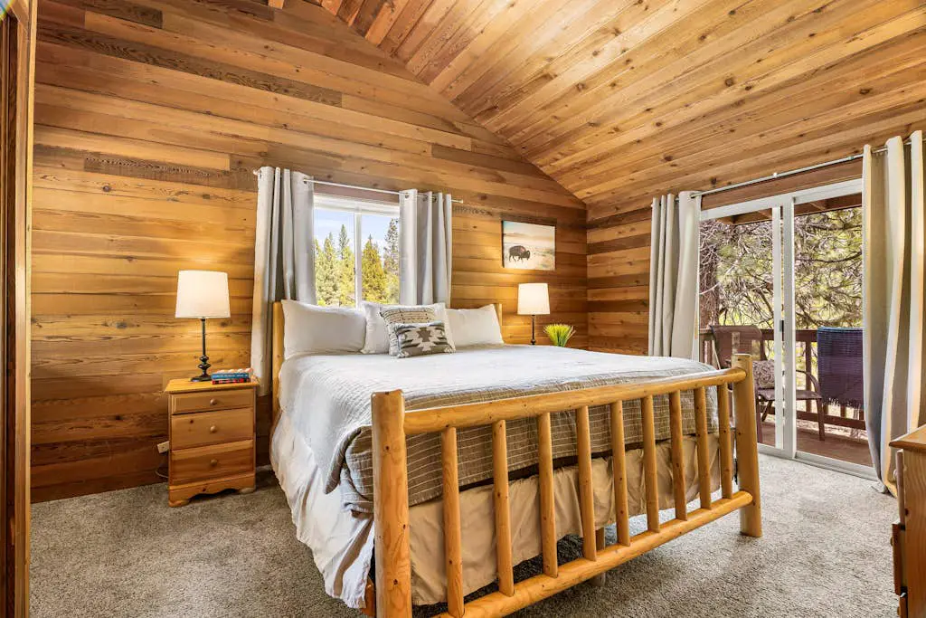 Dog-friendly home with private hot tub, pool access, & central AC - SHARC passes