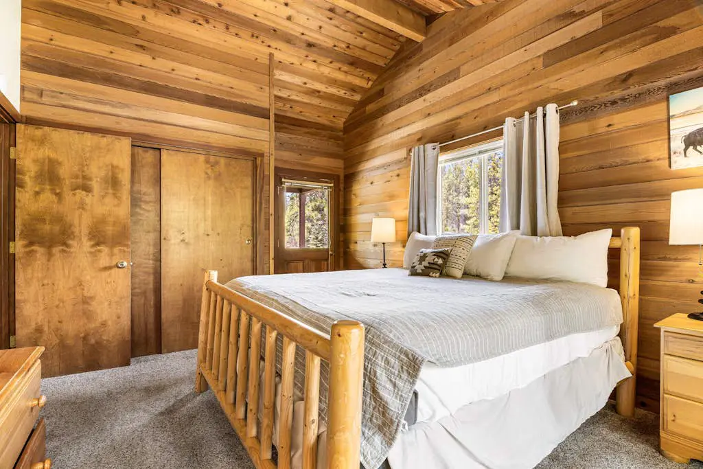 Dog-friendly home with private hot tub, pool access, & central AC - SHARC passes