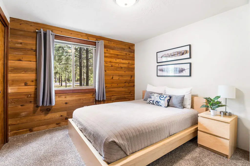 Dog-friendly home with private hot tub, pool access, & central AC - SHARC passes
