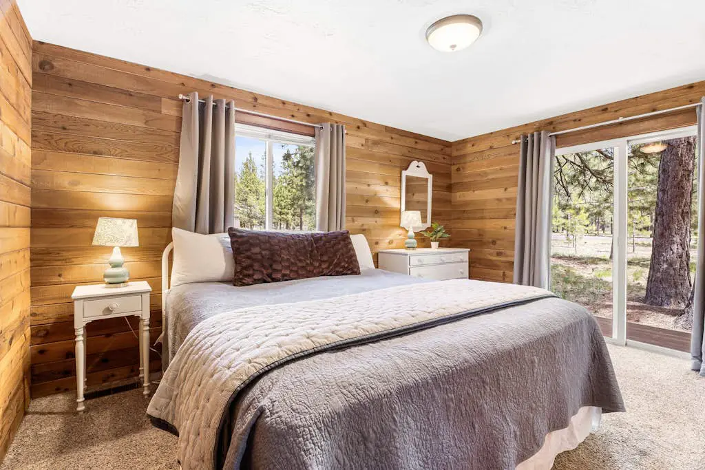 Dog-friendly home with private hot tub, pool access, & central AC - SHARC passes