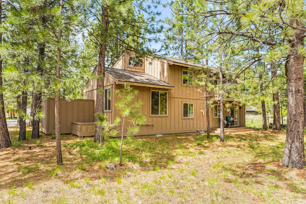 Dog-friendly home with private hot tub, pool access, & central AC - SHARC passes