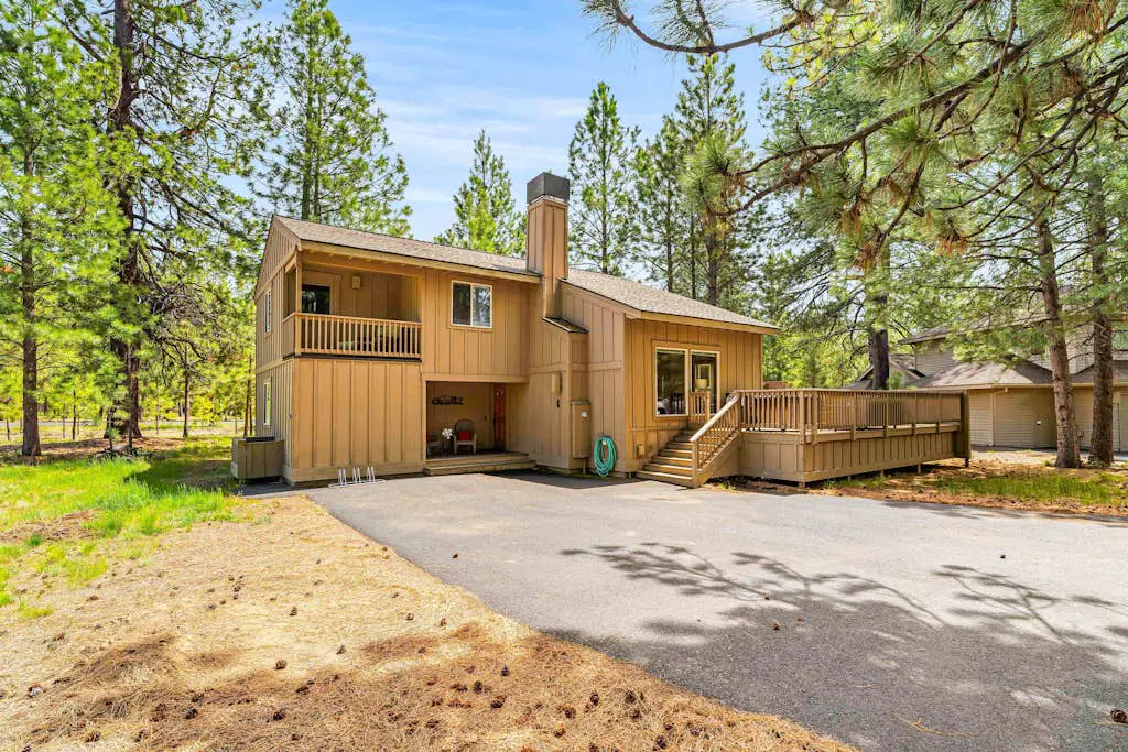 Dog-friendly home with private hot tub, pool access, & central AC - SHARC passes