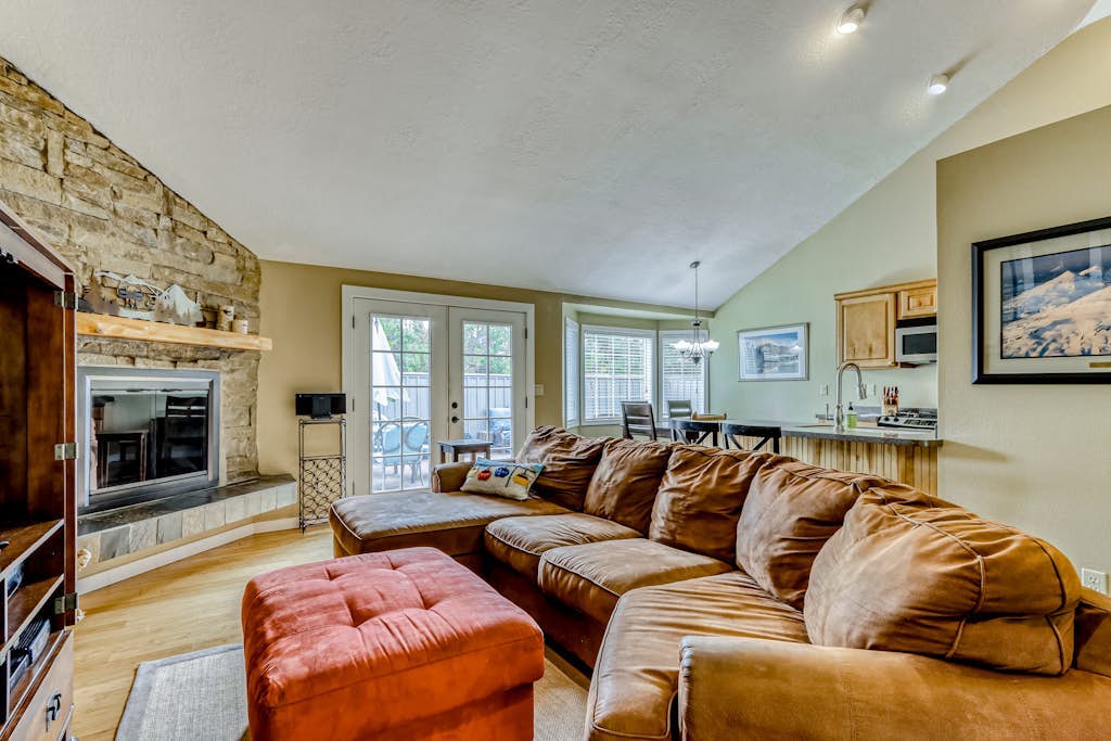 Dog-friendly home with pool & hot tub access, fireplace, bikes, and WiFi