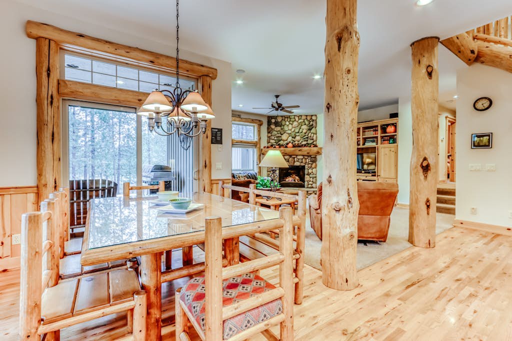 Cozy, dog-friendly home with private hot tub & SHARC access - great location