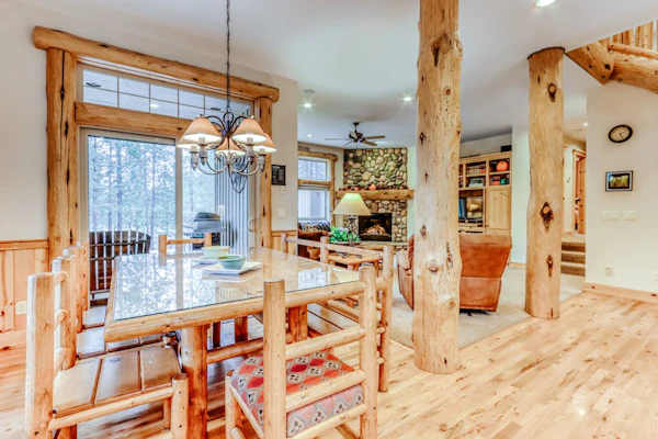Cozy, dog-friendly home with private hot tub & SHARC access - great location