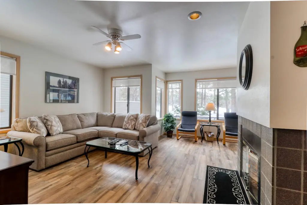 Golf course-view townhome with private hot tub & SHARC access