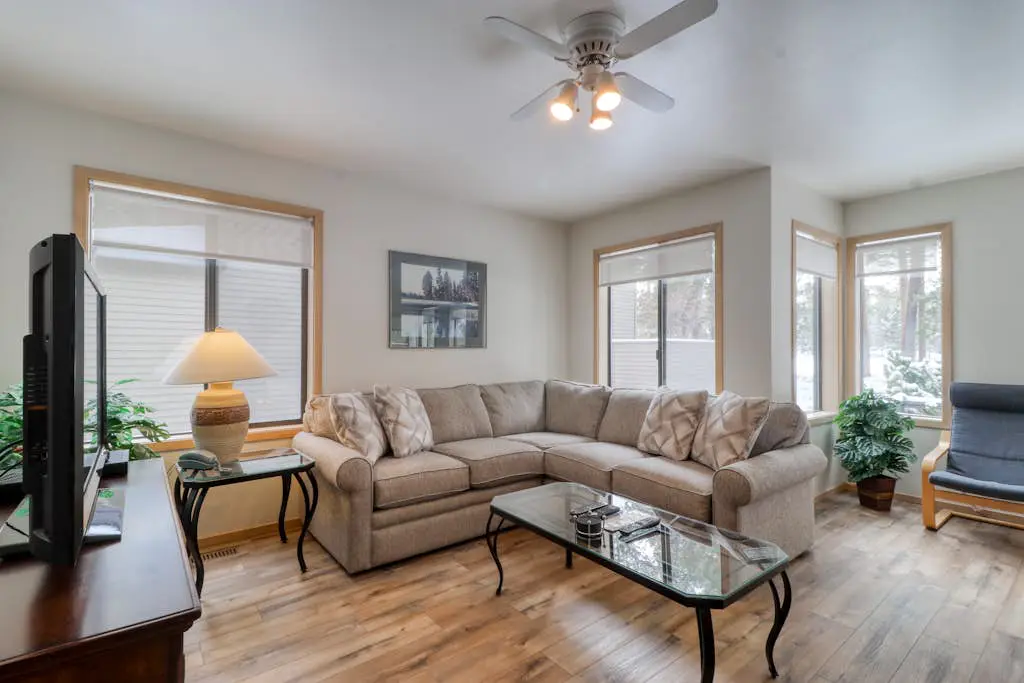 Golf course-view townhome with private hot tub & SHARC access