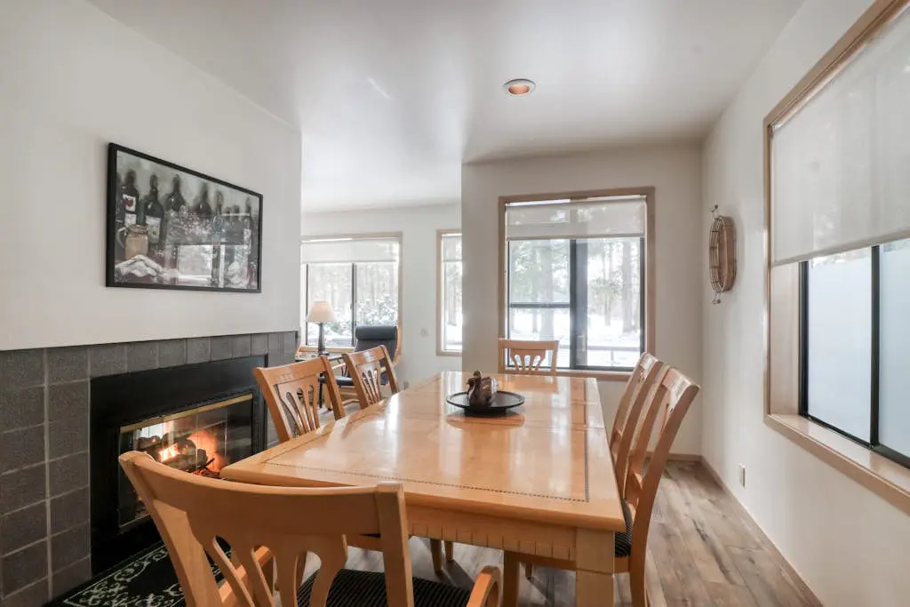 Golf course-view townhome with private hot tub & SHARC access