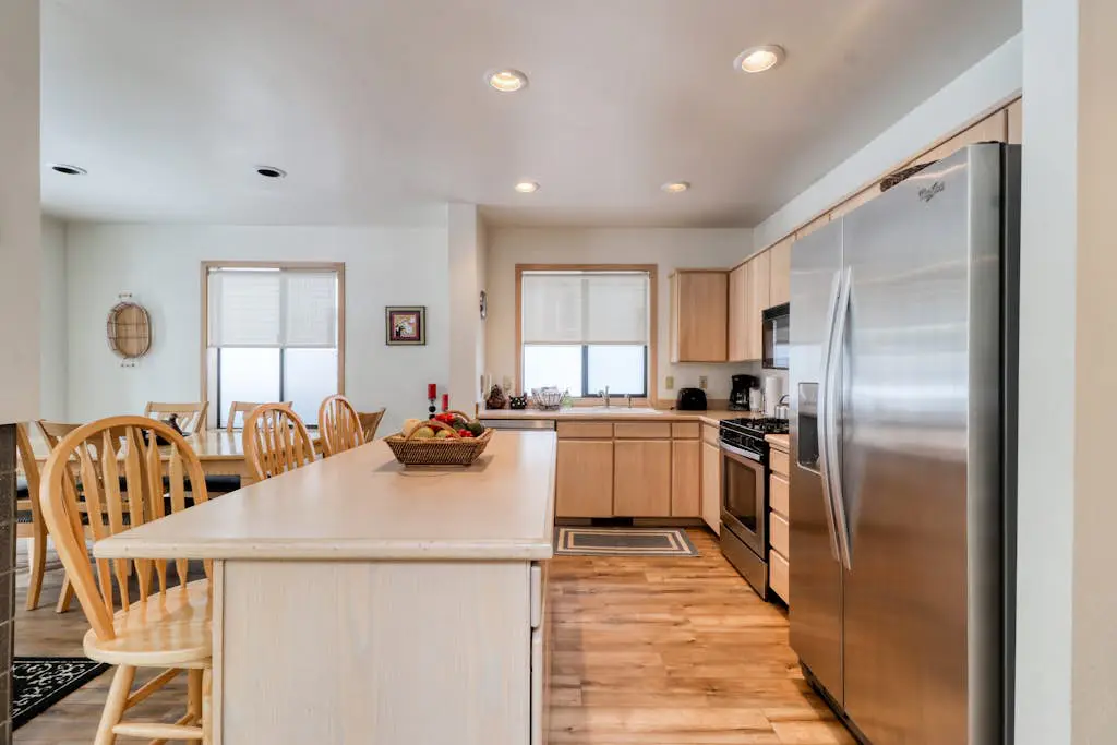 Golf course-view townhome with private hot tub & SHARC access