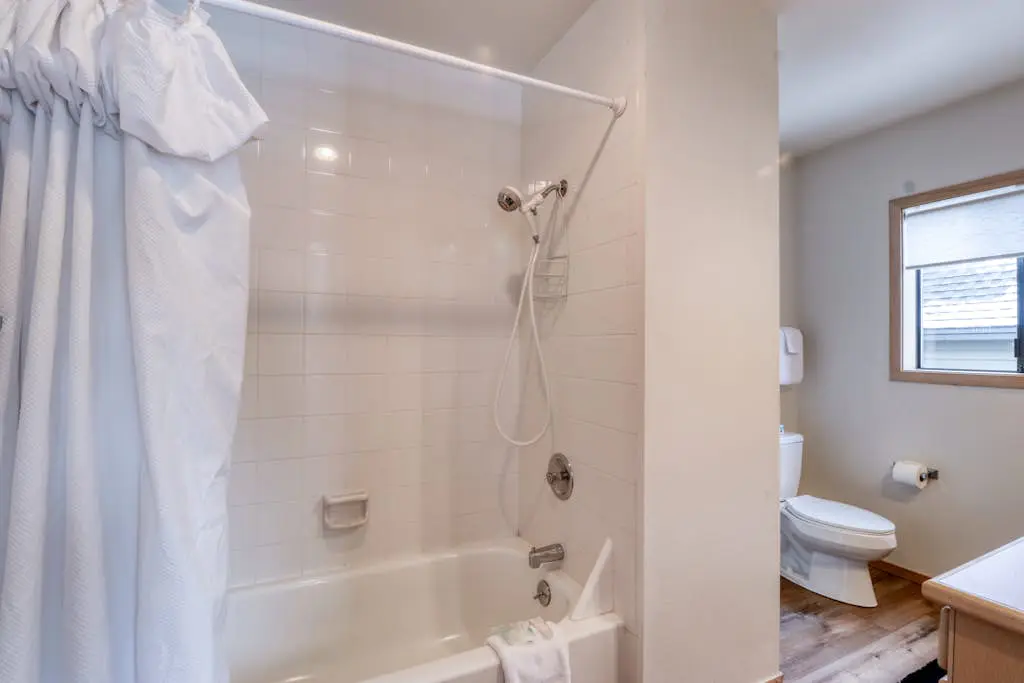 Golf course-view townhome with private hot tub & SHARC access