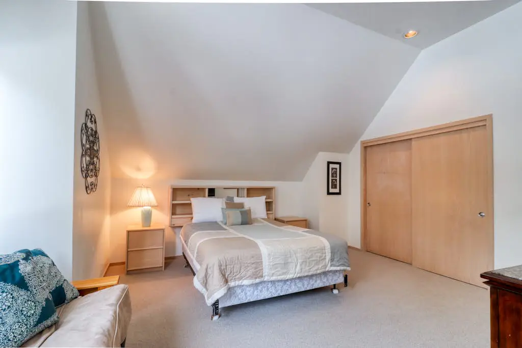 Golf course-view townhome with private hot tub & SHARC access