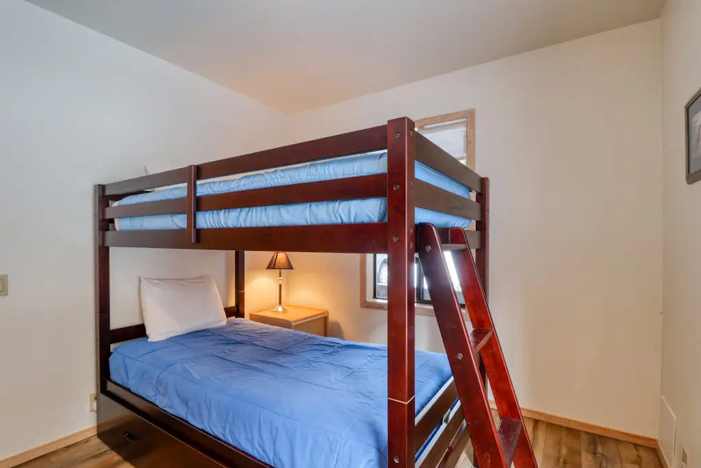 Golf course-view townhome with private hot tub & SHARC access