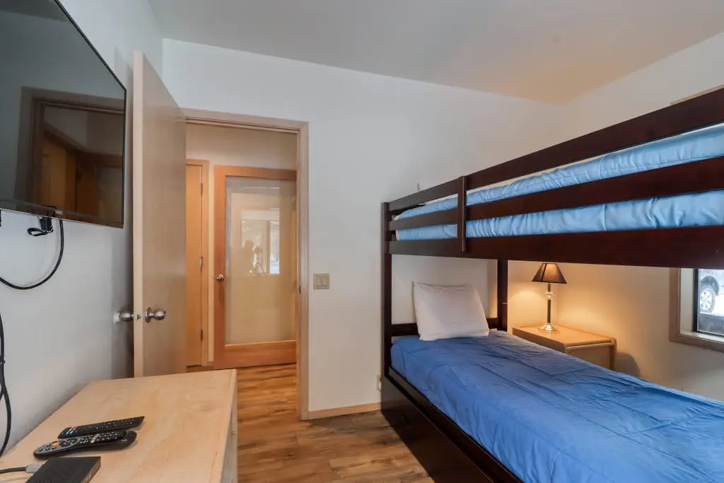 Golf course-view townhome with private hot tub & SHARC access