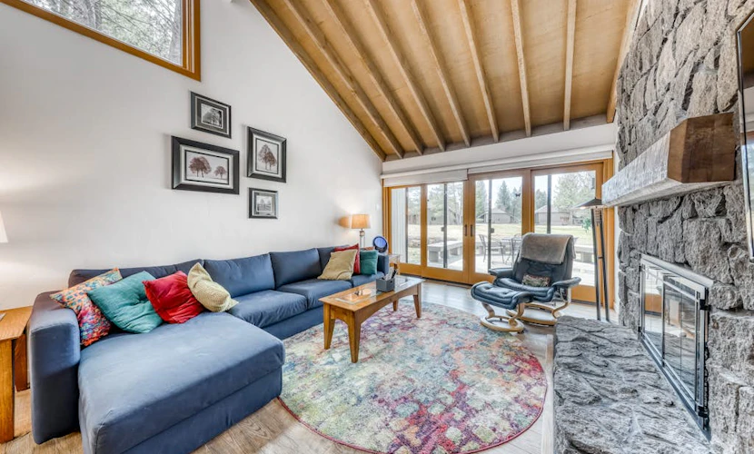 Lovely condo with golf course views & SHARC passes - great location near Village