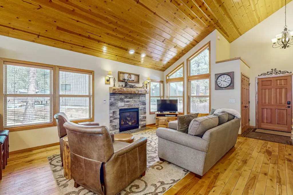 Sunriver home with private hot tub, SHARC passes for pools