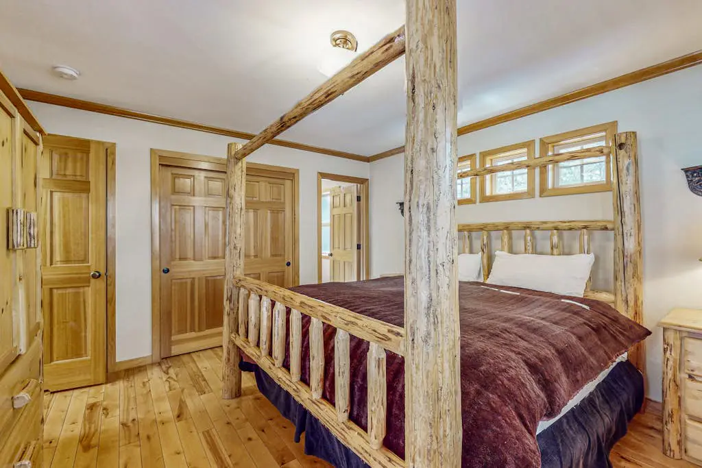 Sunriver home with private hot tub, SHARC passes for pools