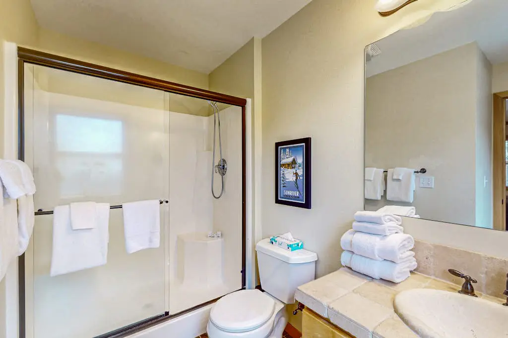 Sunriver home with private hot tub, SHARC passes for pools