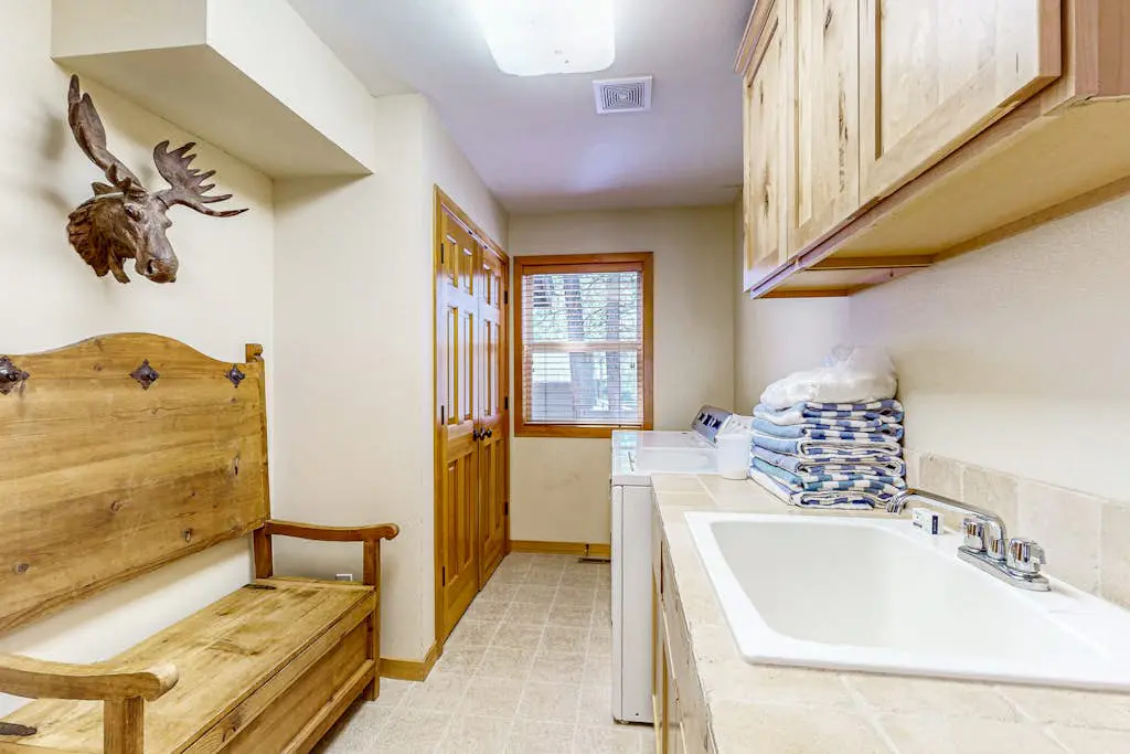 Sunriver home with private hot tub, SHARC passes for pools