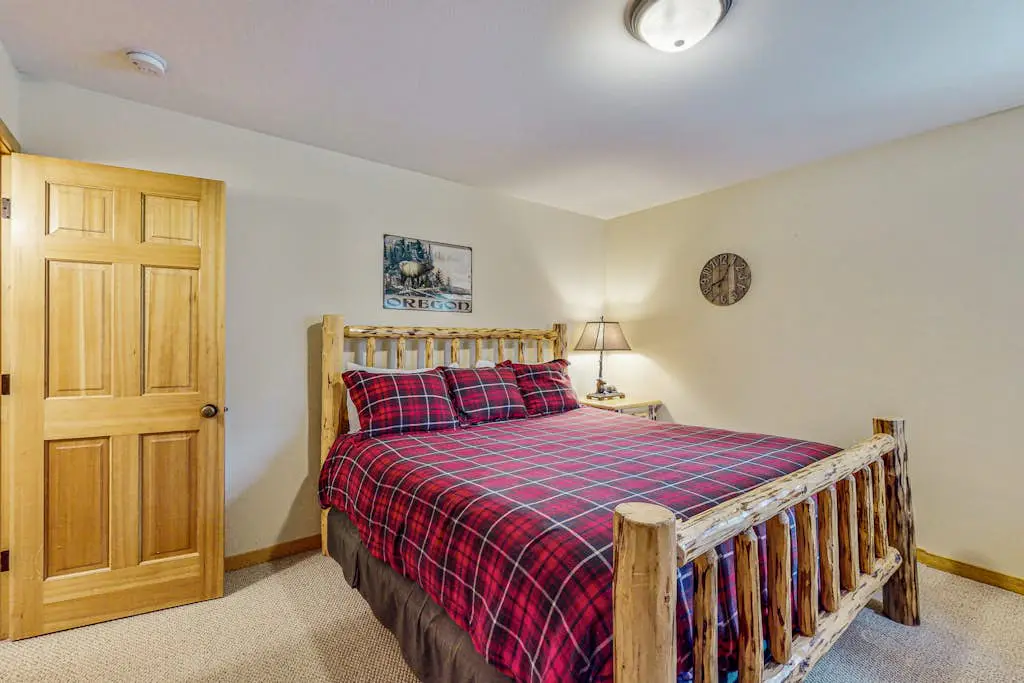 Sunriver home with private hot tub, SHARC passes for pools