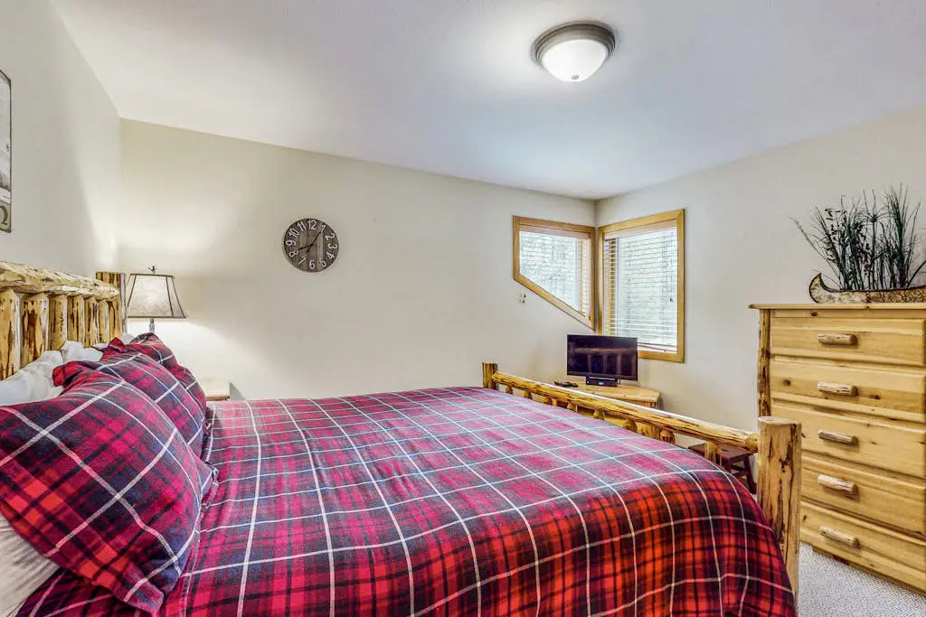 Sunriver home with private hot tub, SHARC passes for pools
