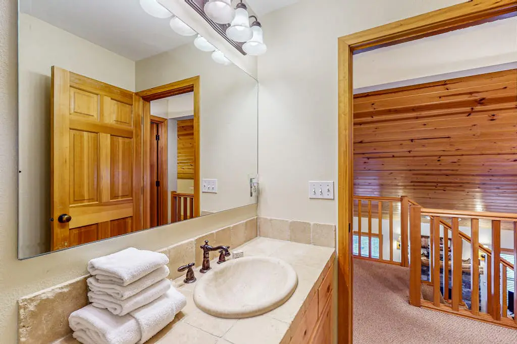 Sunriver home with private hot tub, SHARC passes for pools