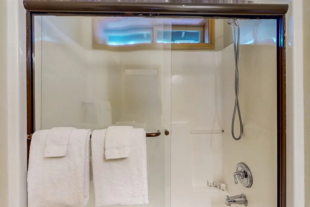 Sunriver home with private hot tub, SHARC passes for pools