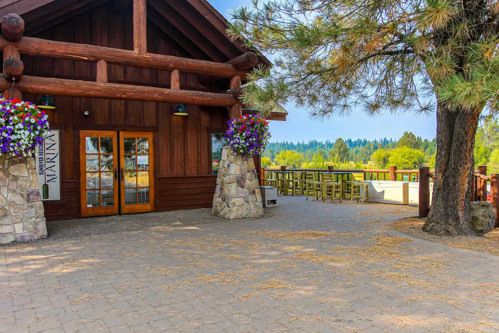 Charming home with fireplace, hot tub, WiFi, SHARC access, bikes