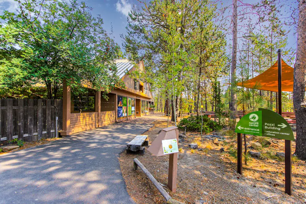 Charming home with fireplace, hot tub, WiFi, SHARC access, bikes