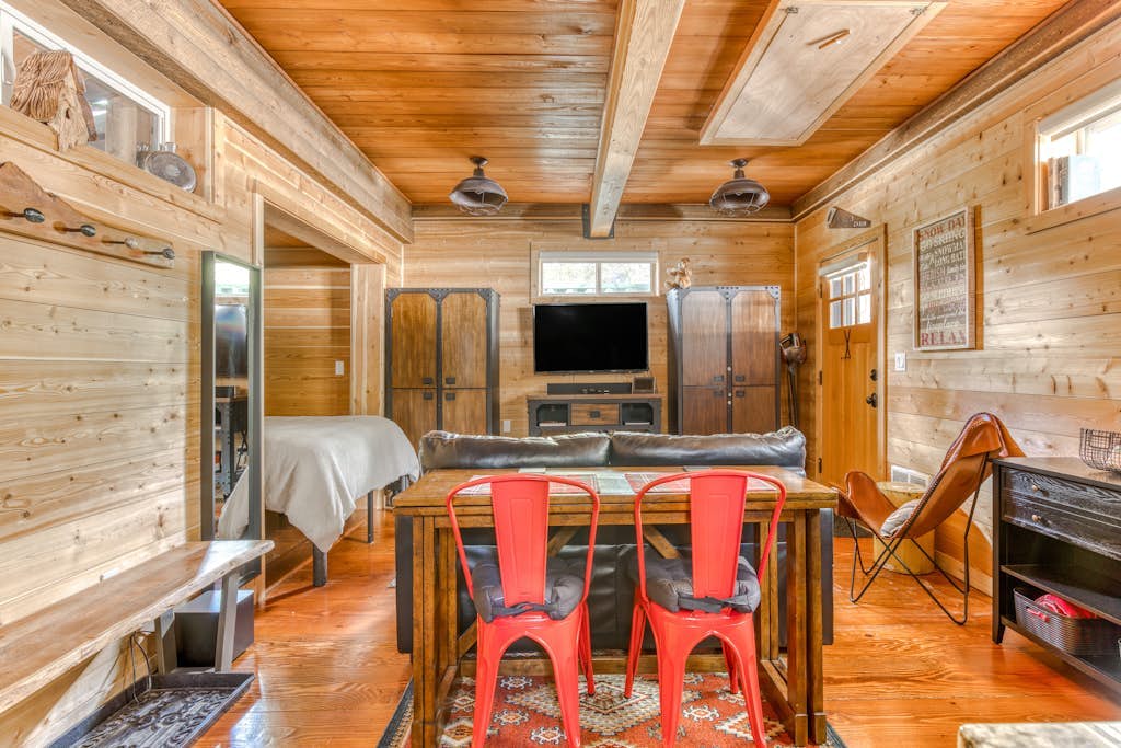 Adorable studio with modern amenities - close to slopes & restaurants