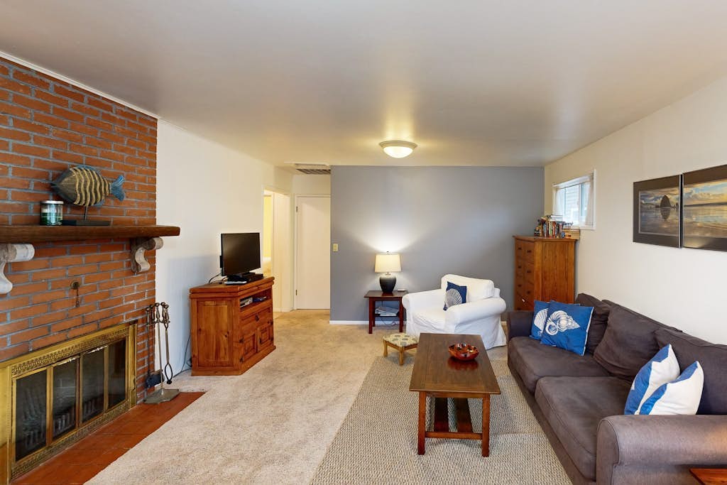 Dog-Friendly Home Close to the Beach