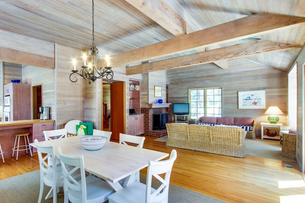 Stunning Ocean Townhome with Large Yard and Easy Beach Access - Dog-Friendly