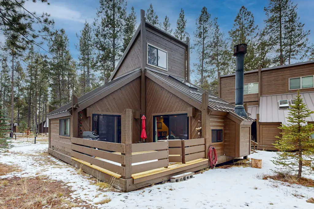 in Sunriver with SHARC amenities, washer&dryer, & dog-friendly
