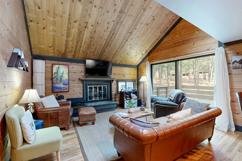 in Sunriver with SHARC amenities, washer&dryer, & dog-friendly