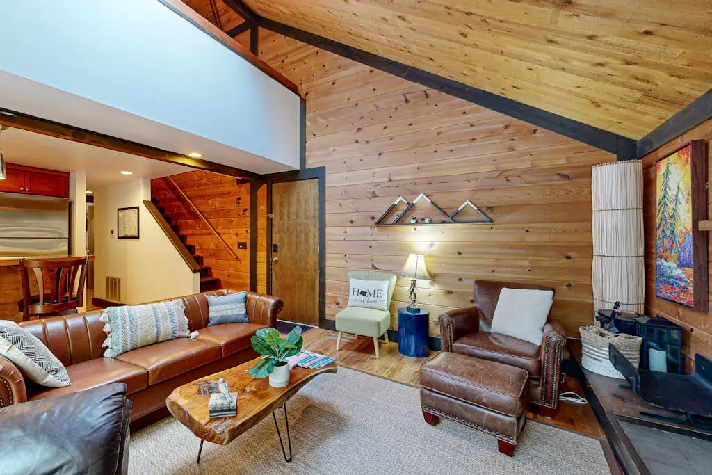 in Sunriver with SHARC amenities, washer&dryer, & dog-friendly