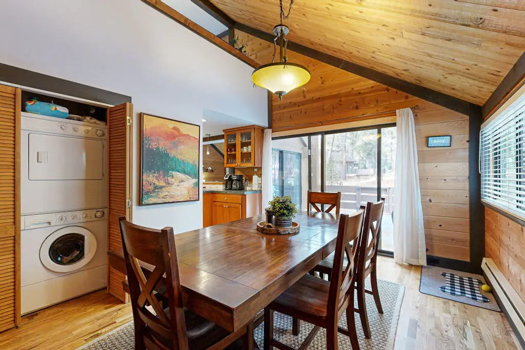 in Sunriver with SHARC amenities, washer&dryer, & dog-friendly