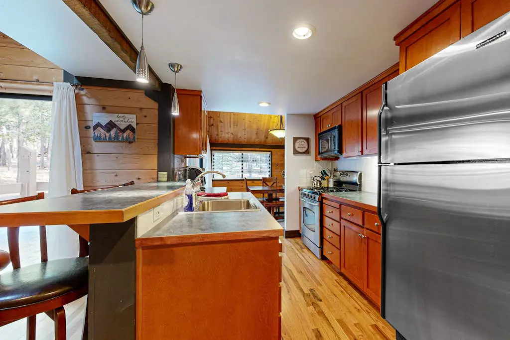 in Sunriver with SHARC amenities, washer&dryer, & dog-friendly