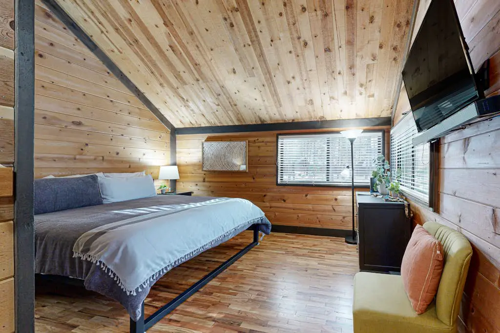 in Sunriver with SHARC amenities, washer&dryer, & dog-friendly