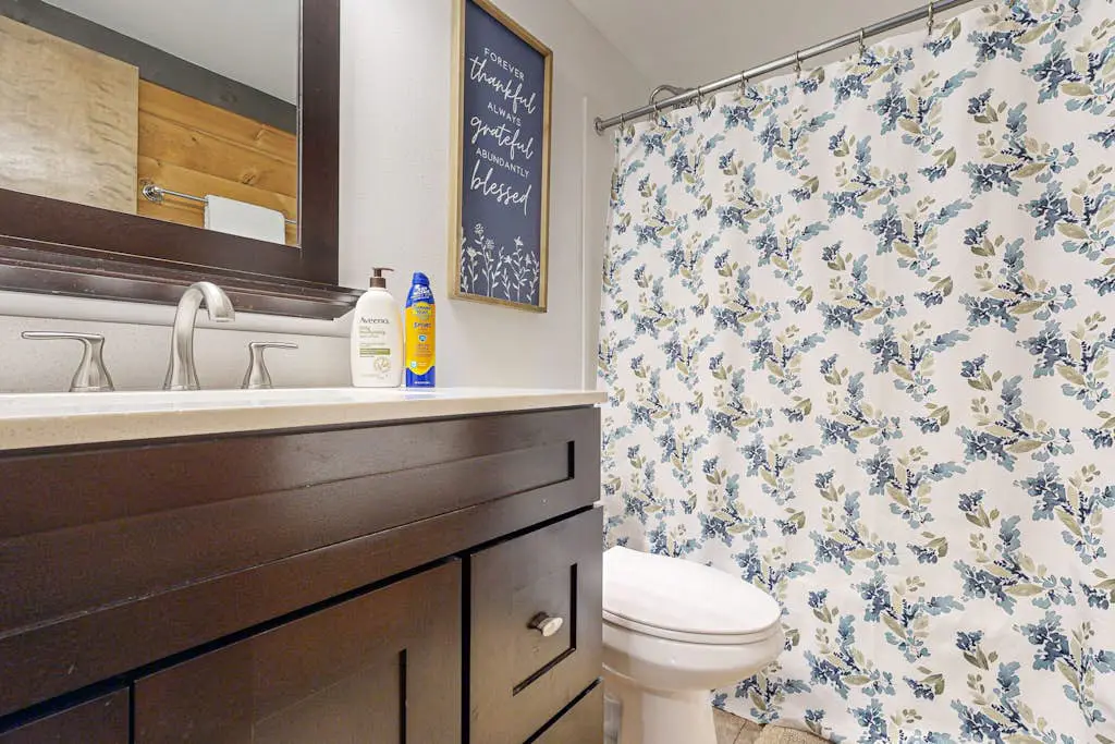 in Sunriver with SHARC amenities, washer&dryer, & dog-friendly