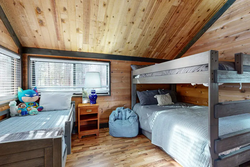 in Sunriver with SHARC amenities, washer&dryer, & dog-friendly