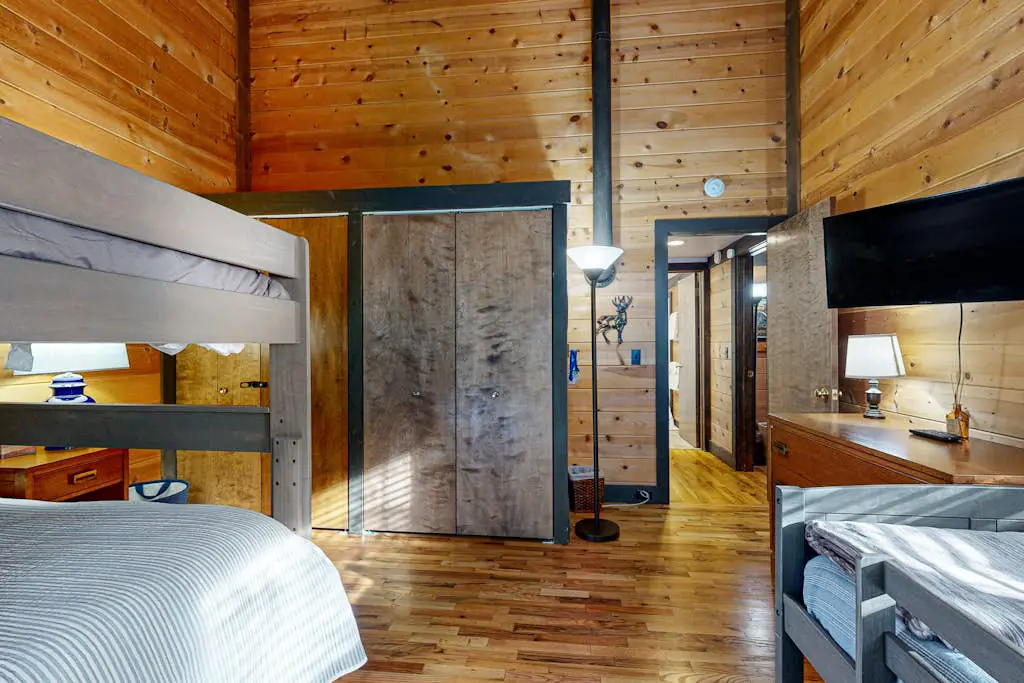 in Sunriver with SHARC amenities, washer&dryer, & dog-friendly