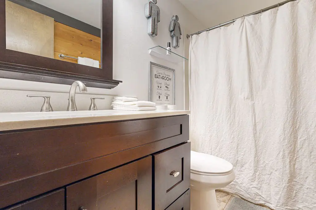 in Sunriver with SHARC amenities, washer&dryer, & dog-friendly