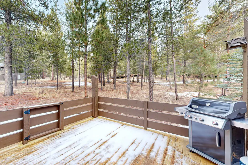 in Sunriver with SHARC amenities, washer&dryer, & dog-friendly