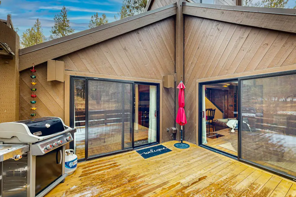 in Sunriver with SHARC amenities, washer&dryer, & dog-friendly