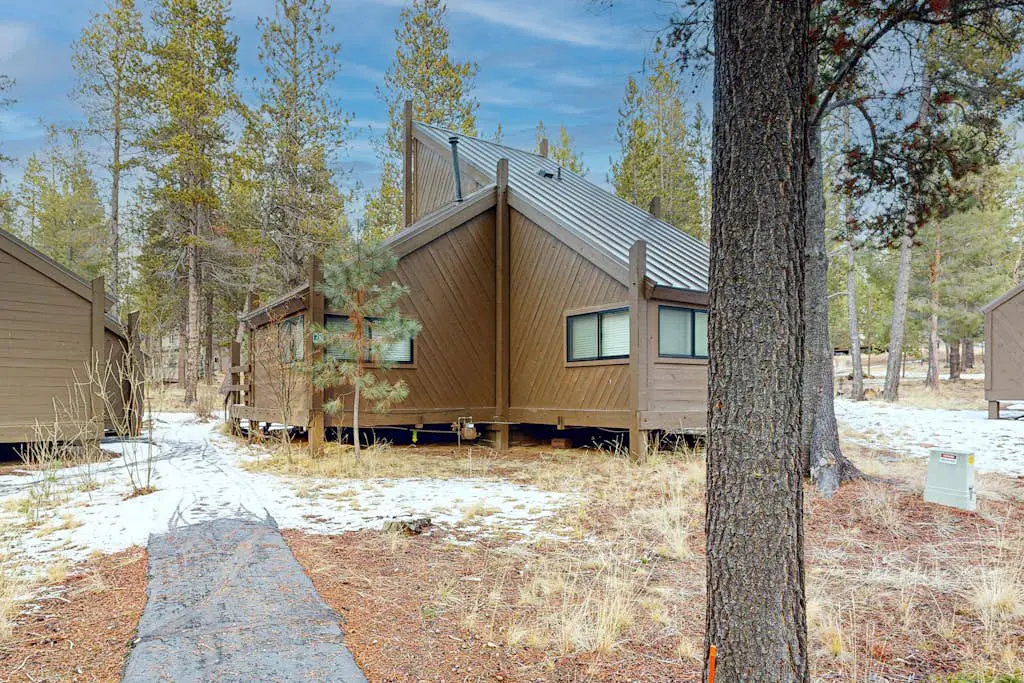 in Sunriver with SHARC amenities, washer&dryer, & dog-friendly