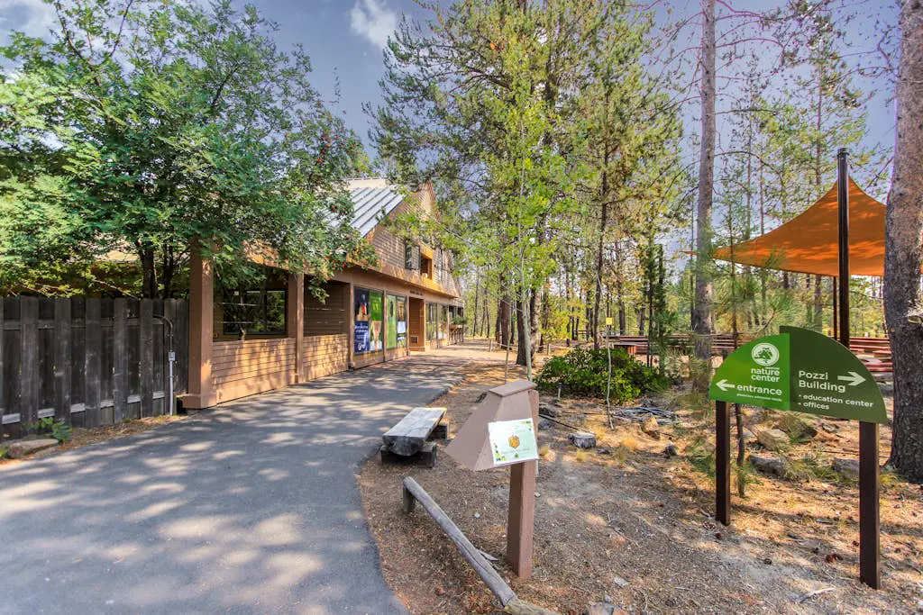 in Sunriver with SHARC amenities, washer&dryer, & dog-friendly