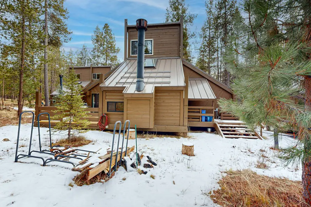 in Sunriver with SHARC amenities, washer&dryer, & dog-friendly