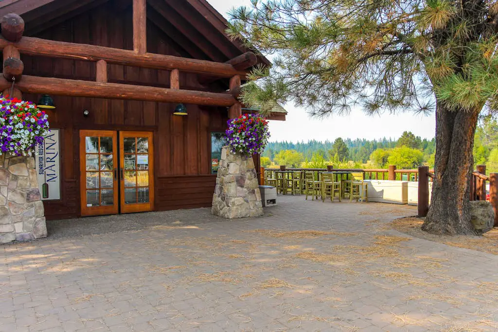 in Sunriver with SHARC amenities, washer&dryer, & dog-friendly